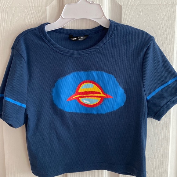 SHEIN Tops - SHEIN CROP TOP